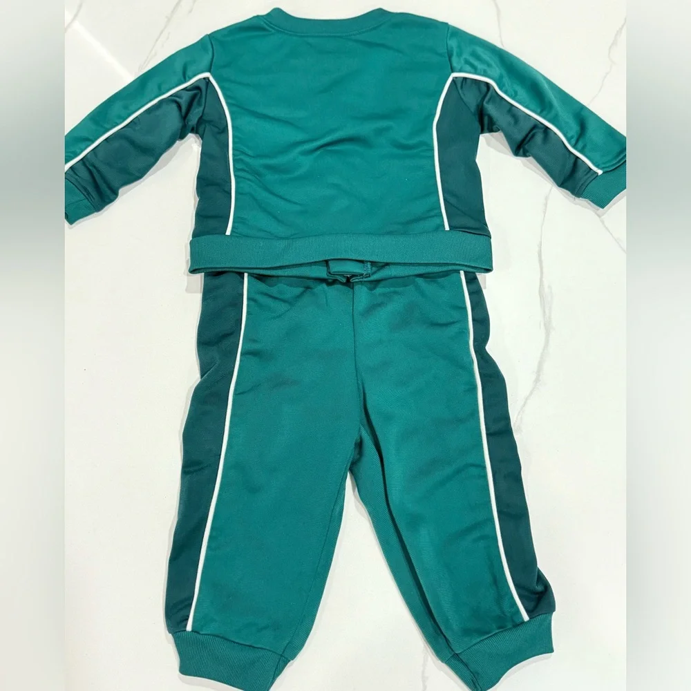 Old Navy size 12m